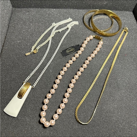 Lot Of Monet Jewelry Vintage To Modern 3 Necklace 2 Bracelet Pearls NWT - Picture 1 of 6